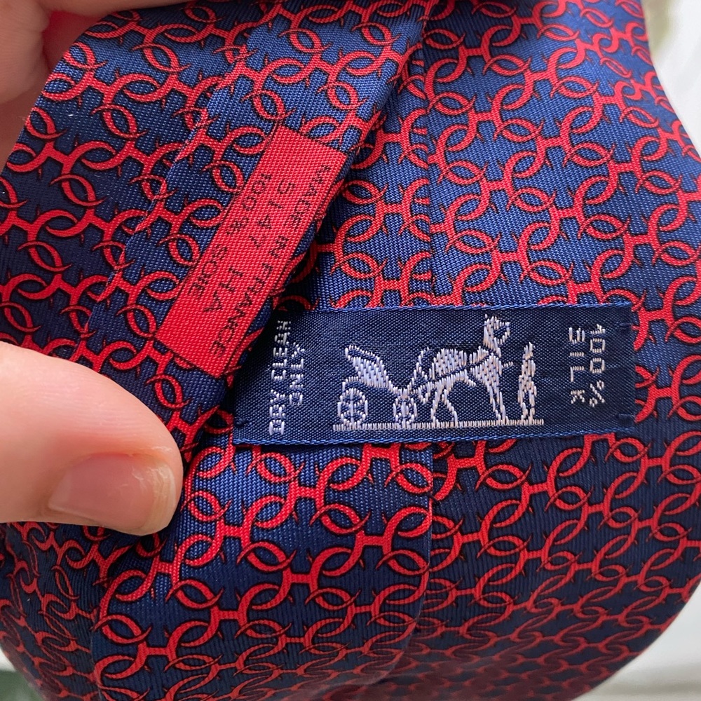 Red and blue Hermès pattern silk tie